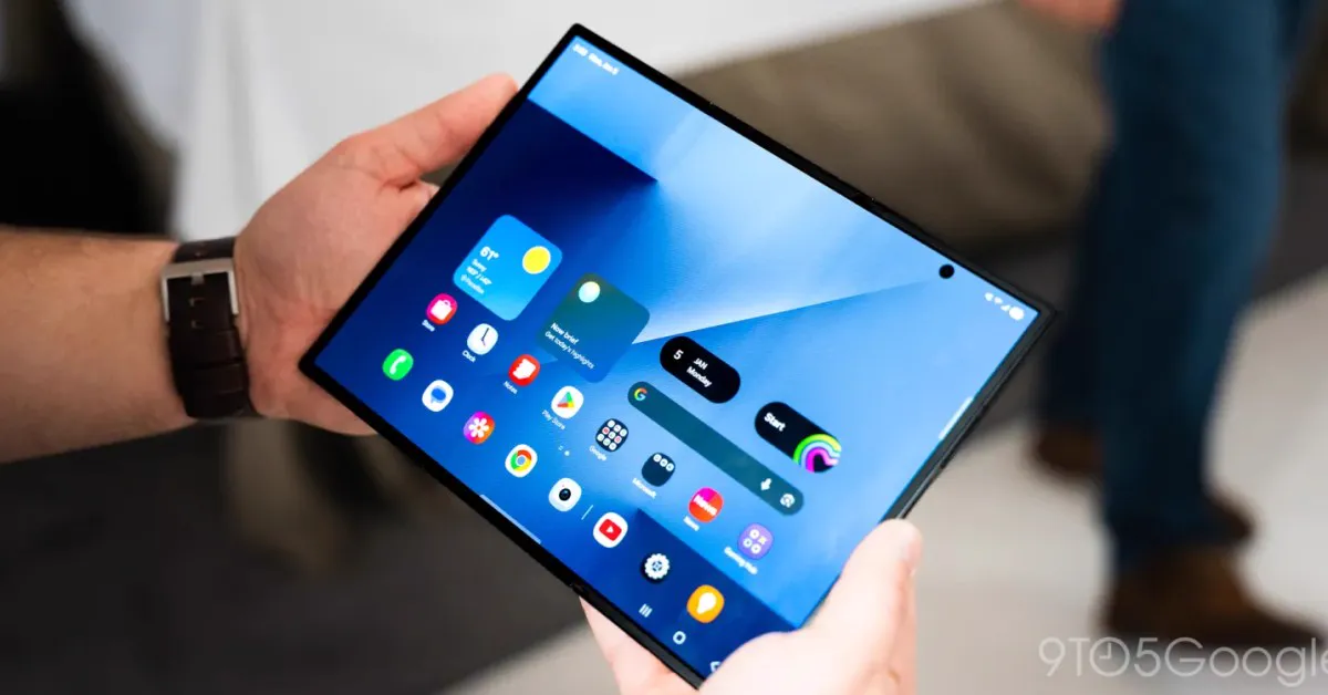 Samsung Reportedly Speeds Up Galaxy Z TriFold 2 After Apple Unveils iPhone Duo